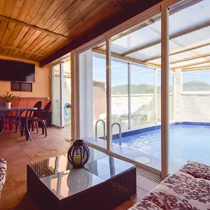 https://villa-elisabeth-arriate.es-andalucia.com